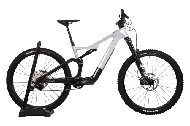 Focus Jam2 2024 - Shimano Deore - Race Face AR 27 offset